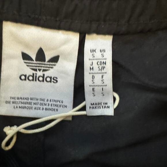 Black adidas tracks sweatpants - Picture 3 of 3